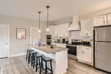 New Build 5 Min To Broadway Sleeps 10 Villa Nashville Bagian luar foto