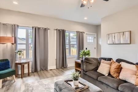 New Build 5 Min To Broadway Sleeps 10 Villa Nashville Bagian luar foto