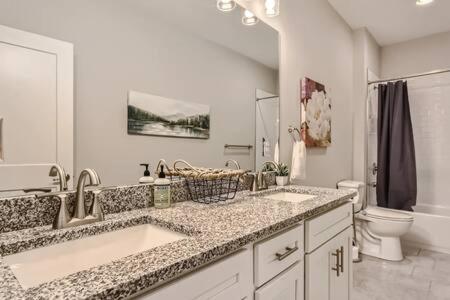 New Build 5 Min To Broadway Sleeps 10 Villa Nashville Bagian luar foto